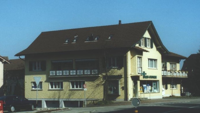 Suhrerstrasse Klaviergeschaeft 2004